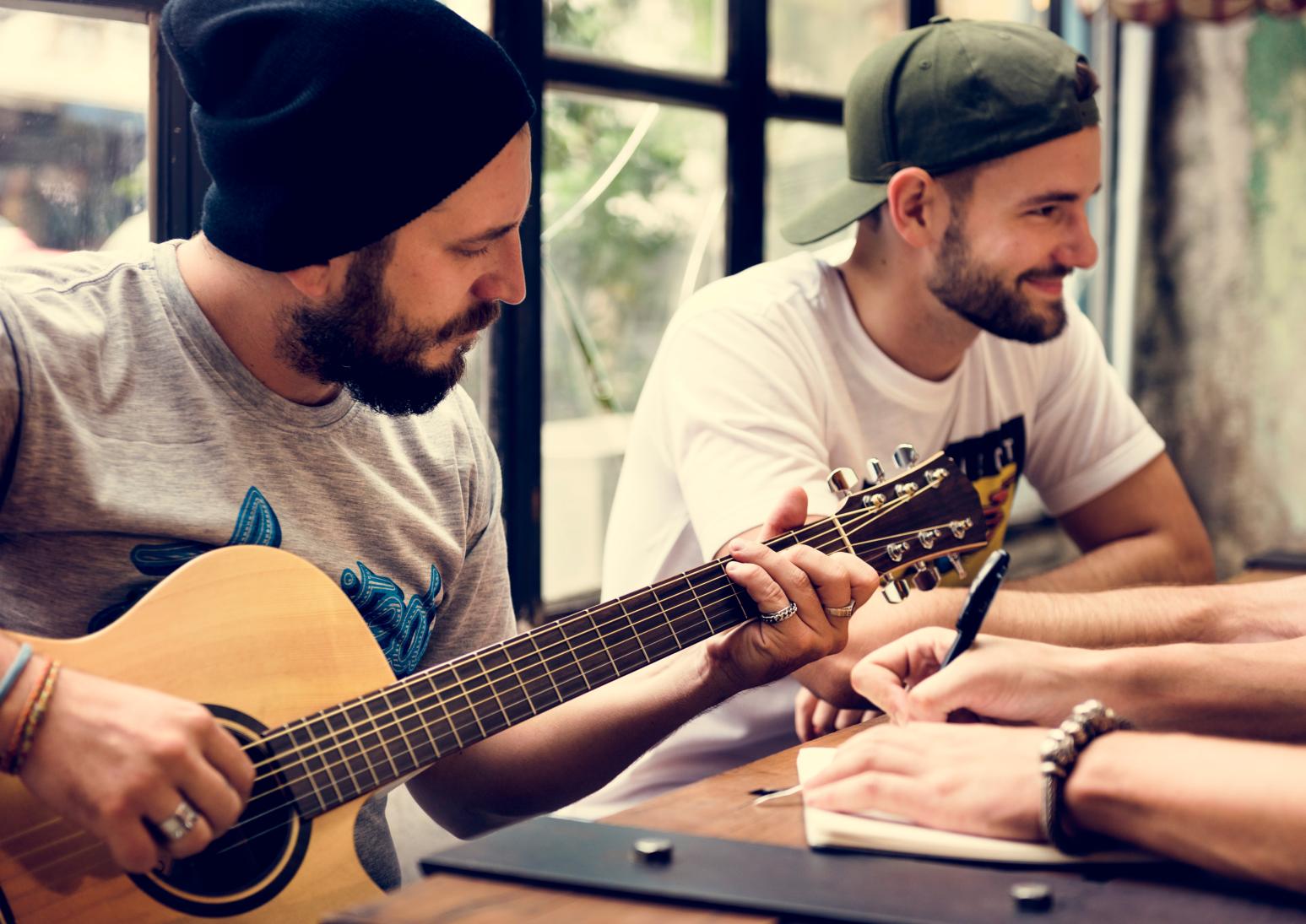 隨口哼歌竟能釋放長壽分子！醫：鼻竇一...