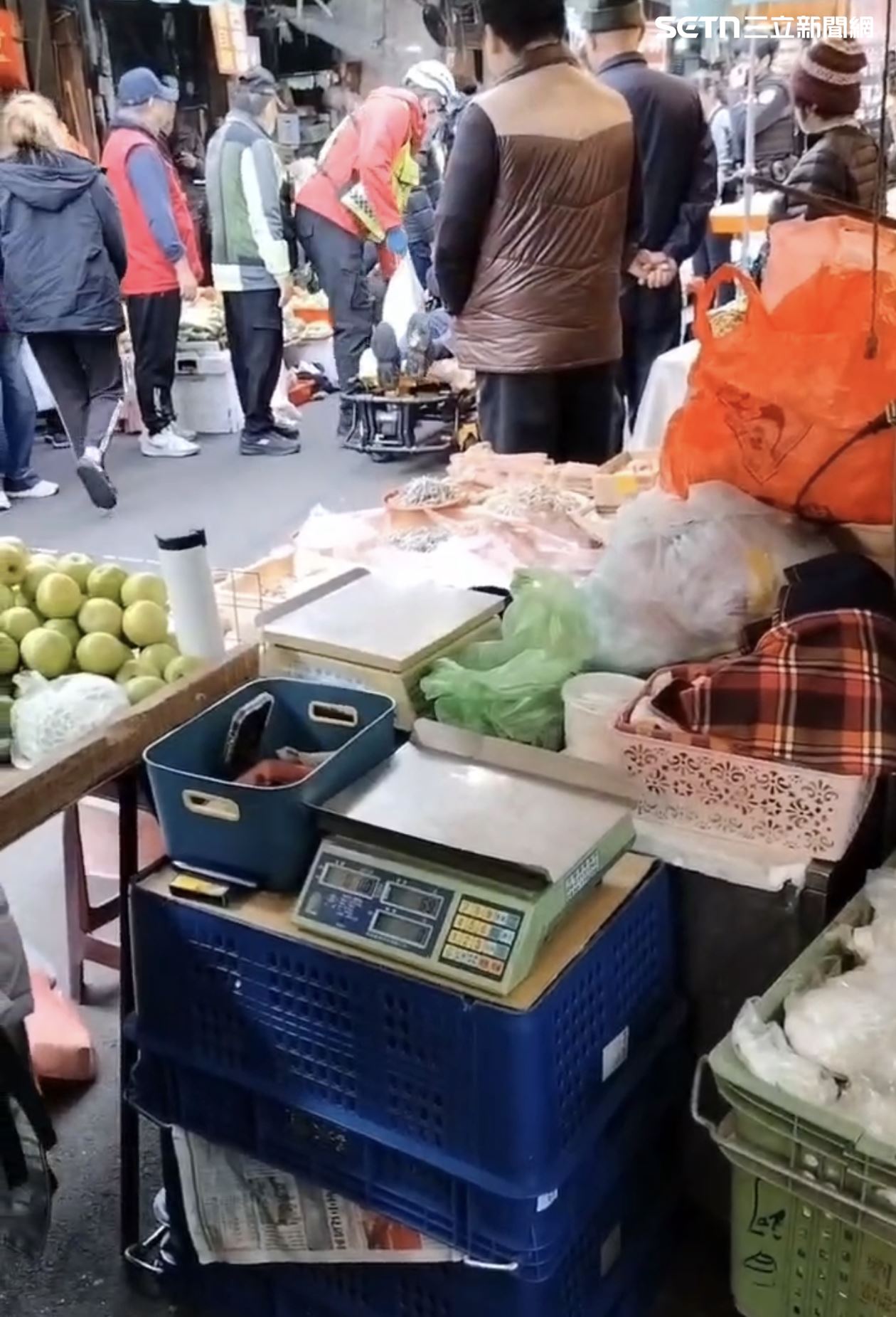 快訊／苗栗狂男隨機砍人「警頭遭劈2刀...