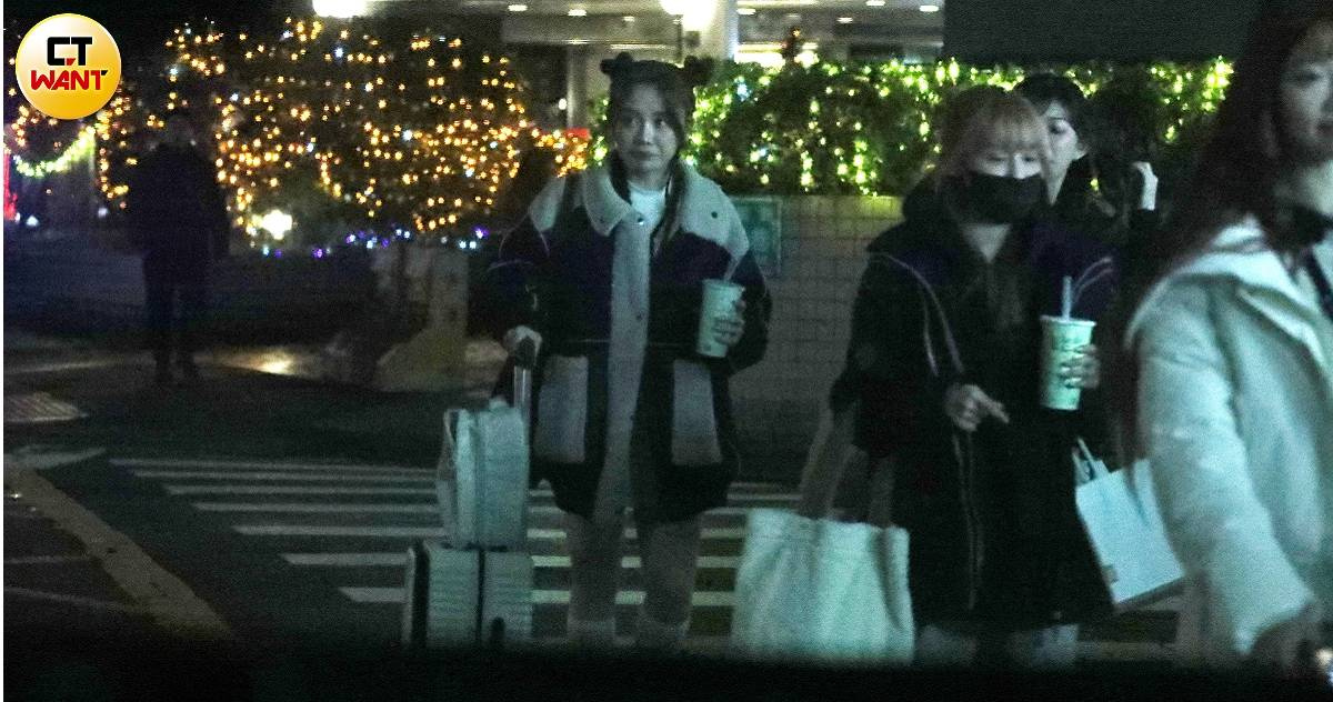 溫馨護花1／棒籃女神若潼深夜唱KTV　帥氣男伴溫馨接送畫面曝光