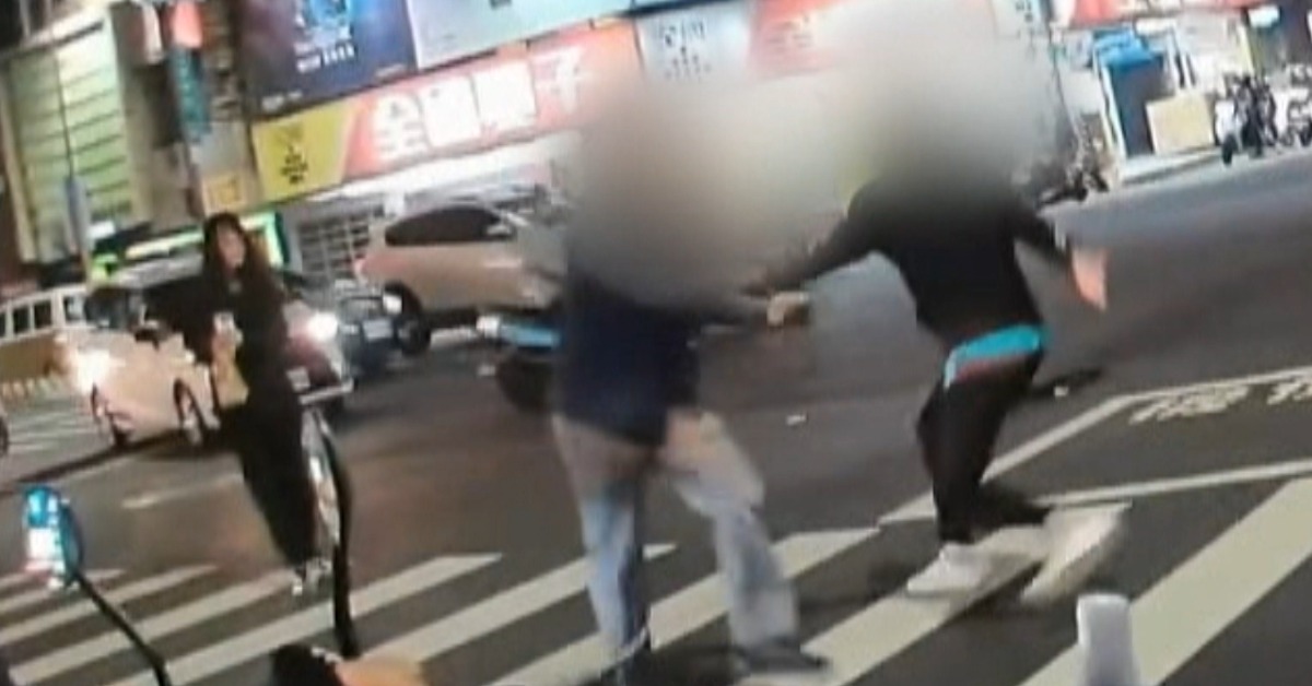 台南男隨機砍人！受害女走斑馬線後背痛痛的：流血才知被砍